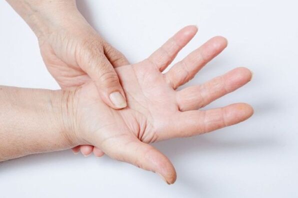 ხელის დაბუჟება წელის ოსტეოქონდროზის ერთ-ერთი სიმპტომია